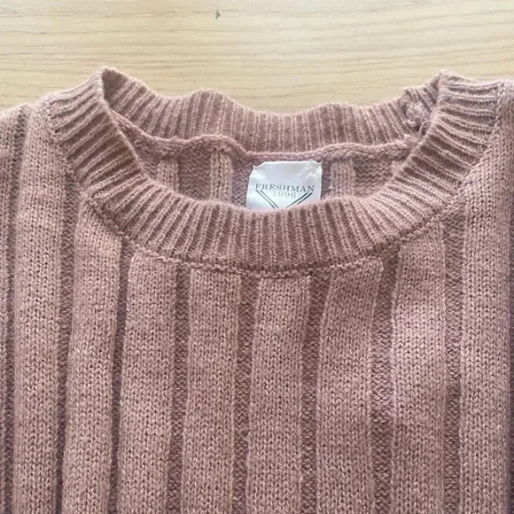 🆕Freshman Pink Distressed Edge Sweater  L🆕 - Picture 4 of 12